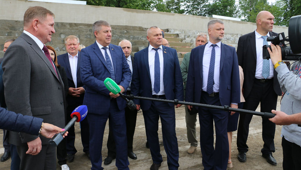Брянский губернатор Богомаз проинспектировал ремонт школы в Новозыбкове
