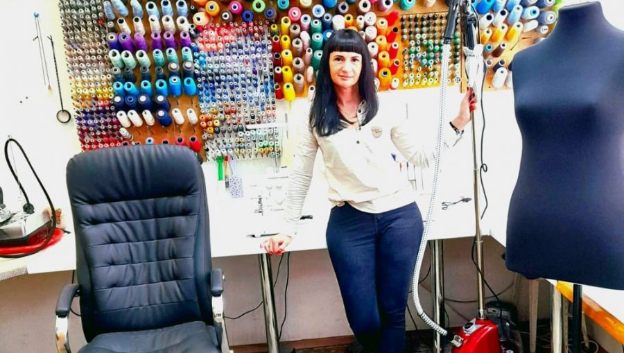 Благодаря соцконтракту жительница Карачева открыла швейную мастерскую