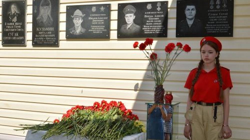 В Гордеевке увековечили память двоих погибших на Украине земляков