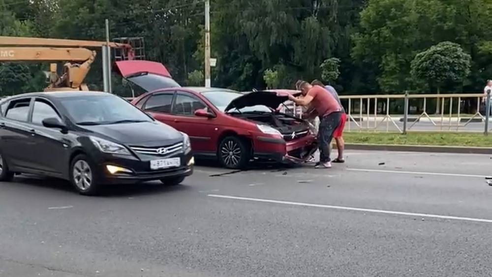 В Брянске на проспекте Станке Димитрова разбились 2 автомобиля