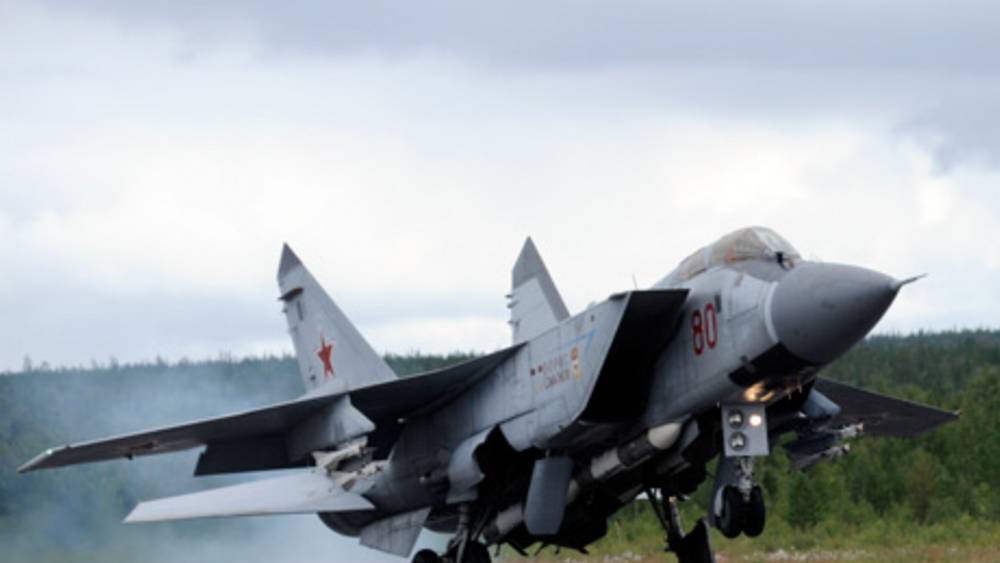 Шум военного самолета напугал жителей Брянска