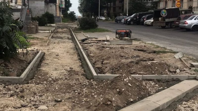 В Брянске на улице 9 Января начали ремонт тротуаров и проезжей части