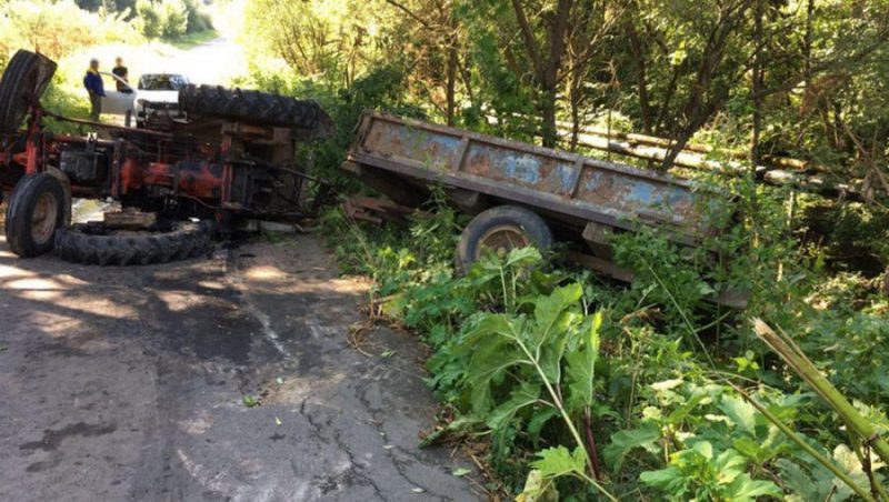 В Брянской области 66-летний тракторист перевернулся на своем Т-25 и разбил голову