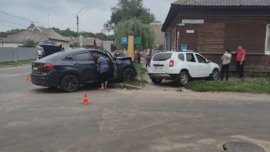 В Сураже водитель автомобиля BMW X6 устроил ДТП и ранил 5-летнего ребенка
