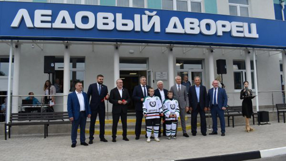 Брянский губернатор Богомаз и министр спорта Матыцин открыли ледовый дворец в Дятькове