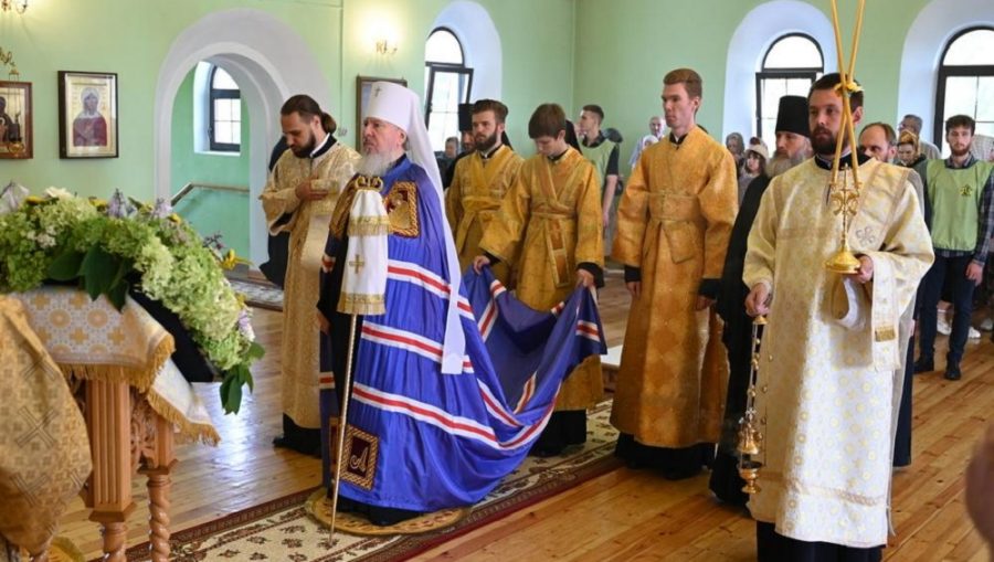 Брянский митрополит Александр освятил храм в Свенском монастыре