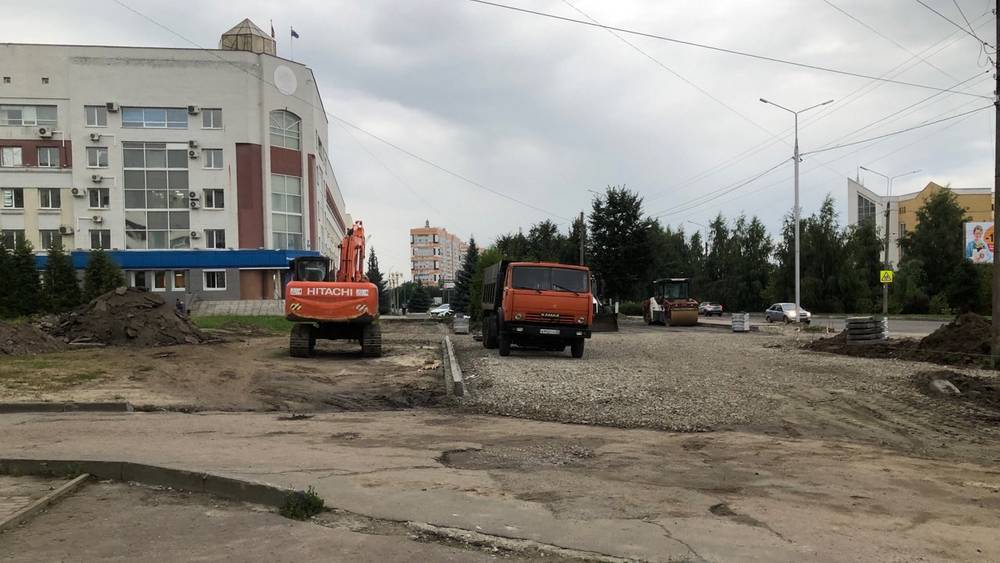 В Брянске начали строительство автомобильной стоянки на улице Крахмалева