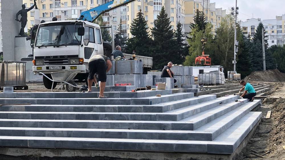 Мэрия Брянска объяснила замену подрядчика для реконструкции площади Партизан