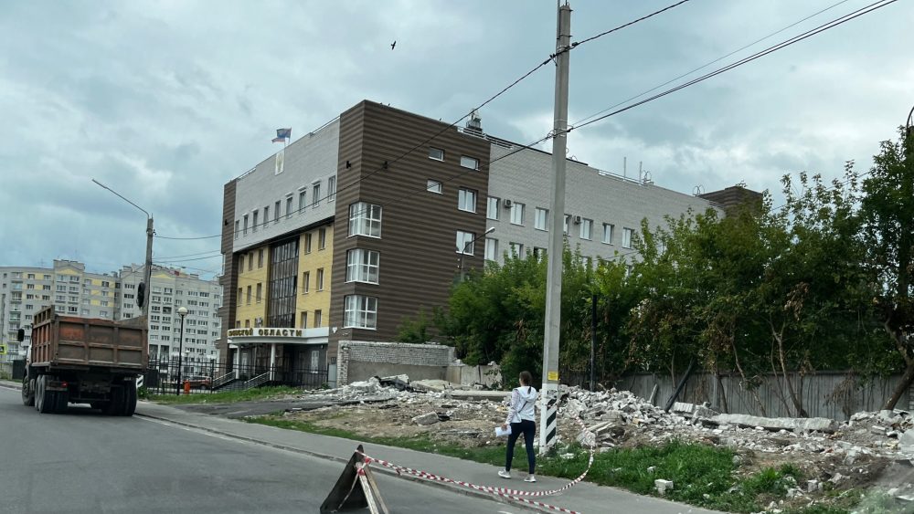 Возле областной прокуратуры в Брянске снесли все незаконные гаражи