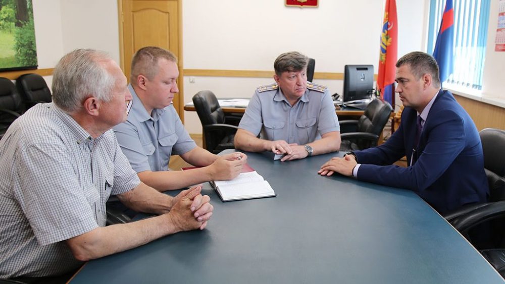 В УФСИН по Брянской области обсудили взаимодействие с общественной наблюдательной комиссией