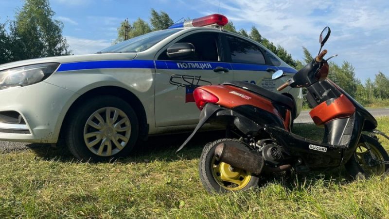 В Новозыбкове автоинспекторы остановили мопед с 9-летним водителем
