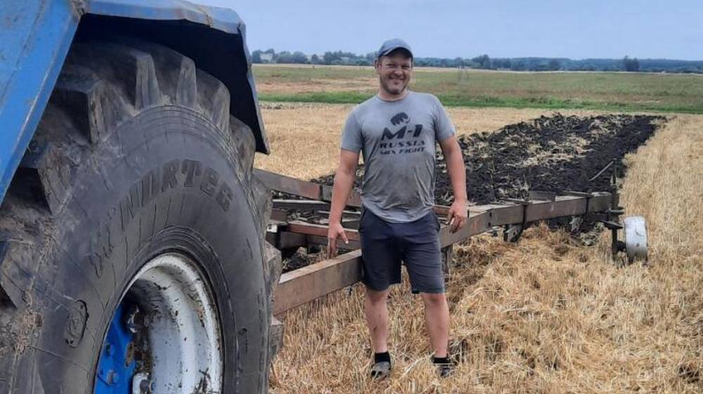 Суземский фермер Алексей Жукунов получил рекордный урожай пшеницы и рапса