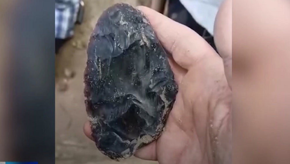 Под Брянском археологи нашли уникальный 80000-летний нож неандертальцев
