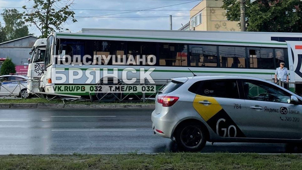 Из-за ДТП с автобусом на Московском проспекте в Брянске образовалась пробка
