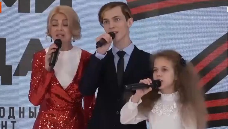 Брянскую певицу Сергию и ее учеников наградили за песню «Расцветай, Донбасс!»