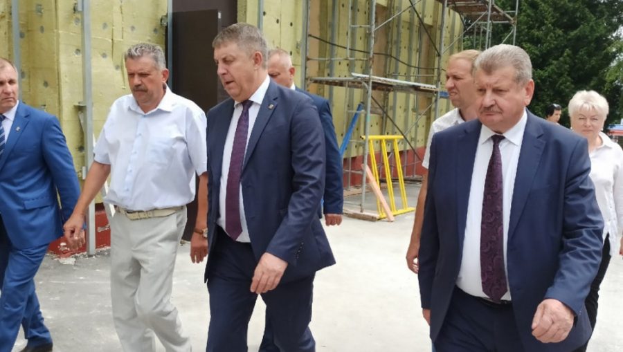 Брянский губернатор Богомаз потребовал ускорить капремонт школы № 2