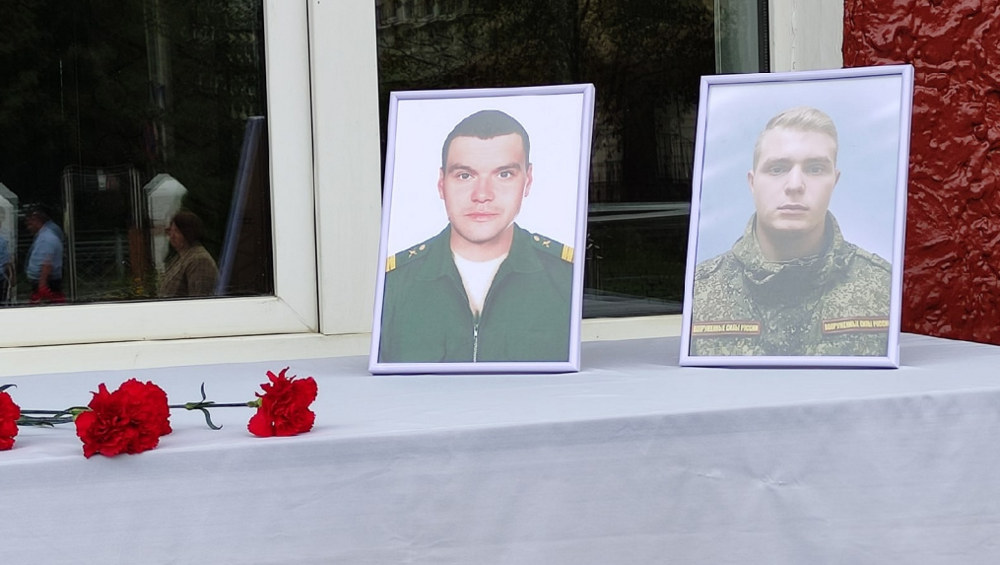 В брянской школе  46 увековечили память Александра Ипатова и Ярослава Болгова