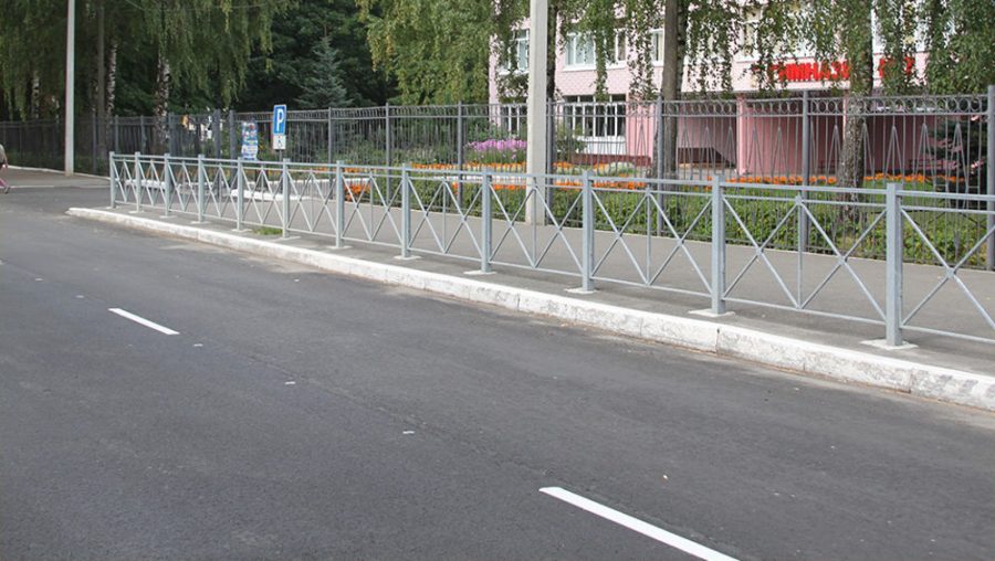 В Брянске в 2022 году отремонтируют 9 дорог, ведущих к учреждениям образования