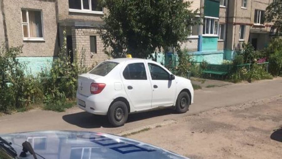 В Новозыбкове автоинспекторы задержали пьяного таксиста