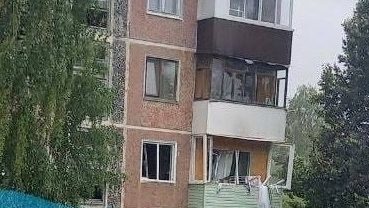 В Брянске в Володарском районе взрыв разрушил стену в многоквартирном доме