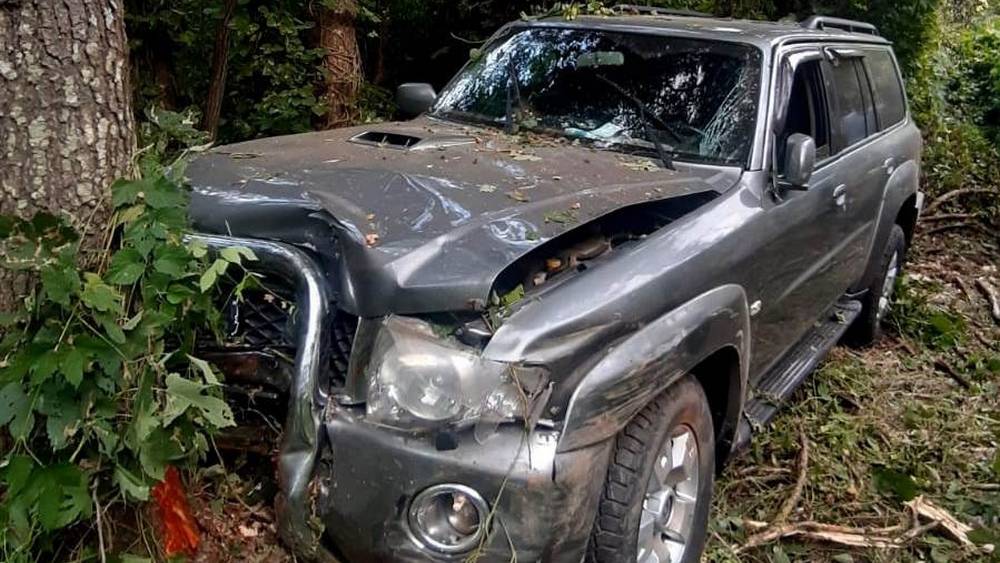 Под Трубчевском погиб врезавшийся в дерево водитель автомобиля Nissan Patrol