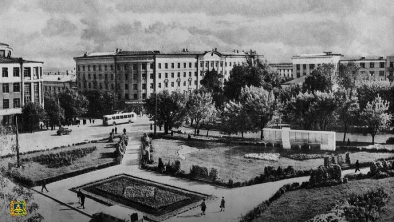 В Брянске показали, как выглядела площадь Ленина в конце 60-х годов