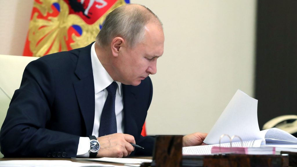 Владимир Путин ввел режим среднего уровня реагирования в Брянской области
