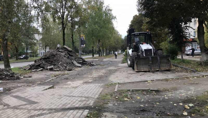 В Брянске начали строительство тротуара на участке улицы Крахмалева