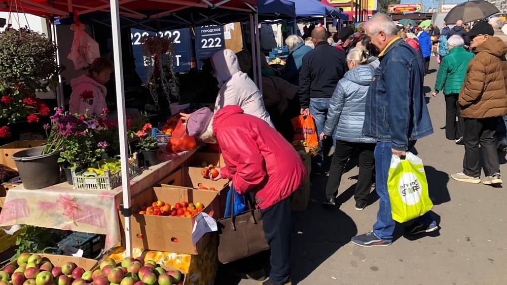 Овощные базары в Брянске открылись на месяц раньше обычного в наступившем сезоне