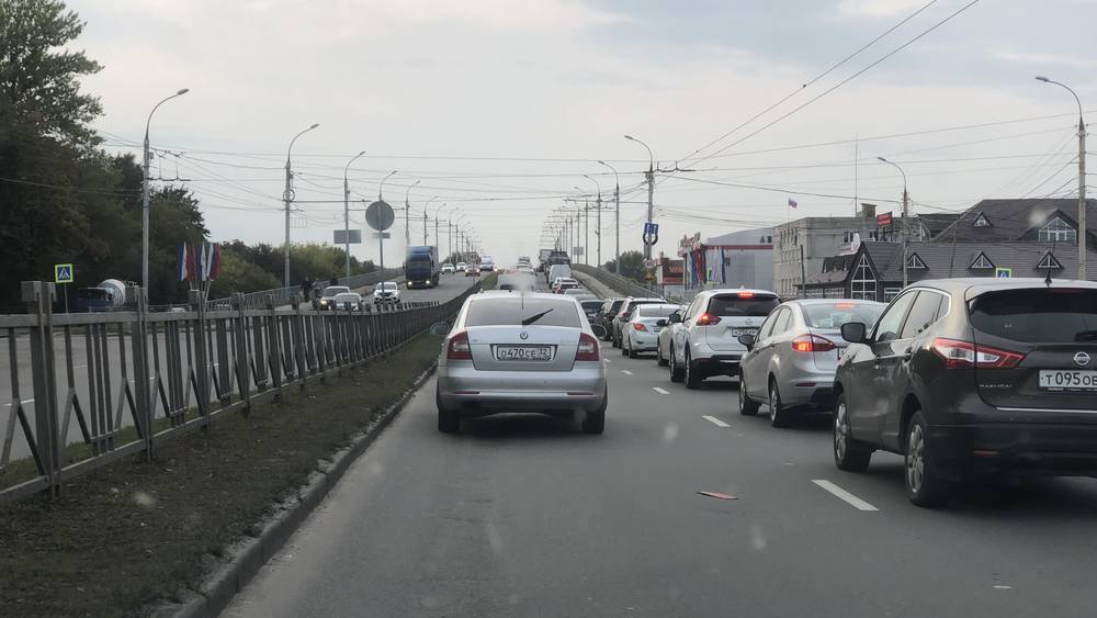 Светофоры и путепровод стали причинами пробок на Московском проспекте Брянска