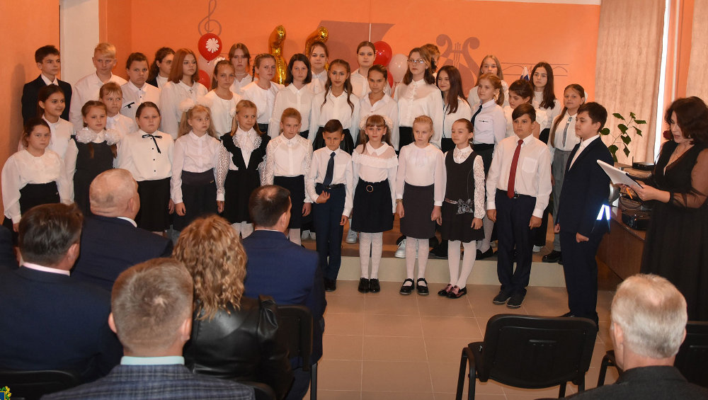 В Красной Горе за 2,2 млн рублей обновили здание детской музыкальной школы