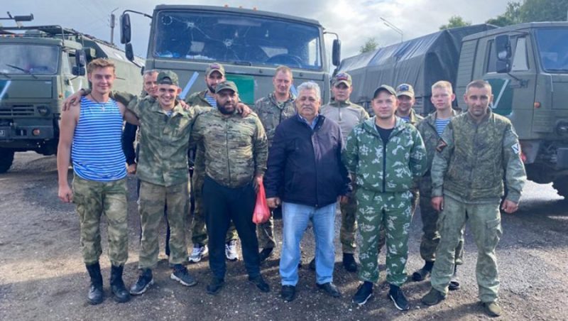 Жители брянского поселка радушно встретили колонну российской армии