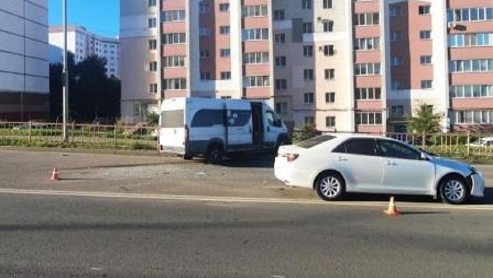 В Брянске в ДТП маршруткой на улице Романа Брянского ранена женщина