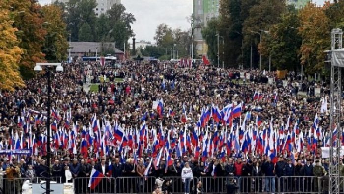 В Брянске на митинг в поддержку референдумов пришли более 20 тысяч жителей
