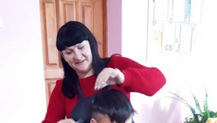 Благодаря соцконтракту жительница Жуковки открыла парикмахерскую