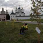 Жители Брянска посадили 35 рябин возле монастыря в День города