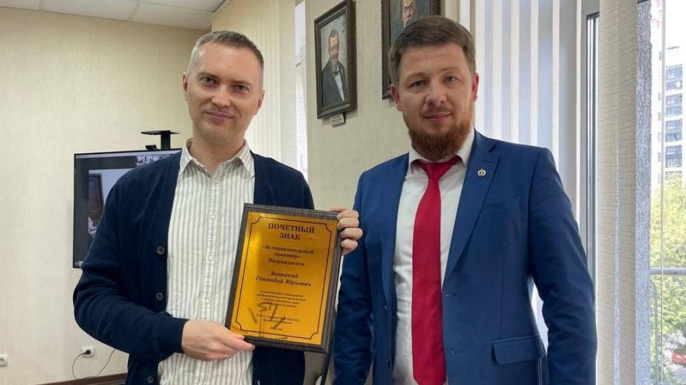 Брянского адвоката наградили почетным знаком за редкое достижение