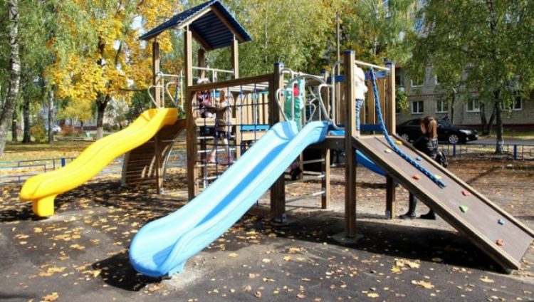 В Володарском районе скоро завершится благоустройство детских площадок