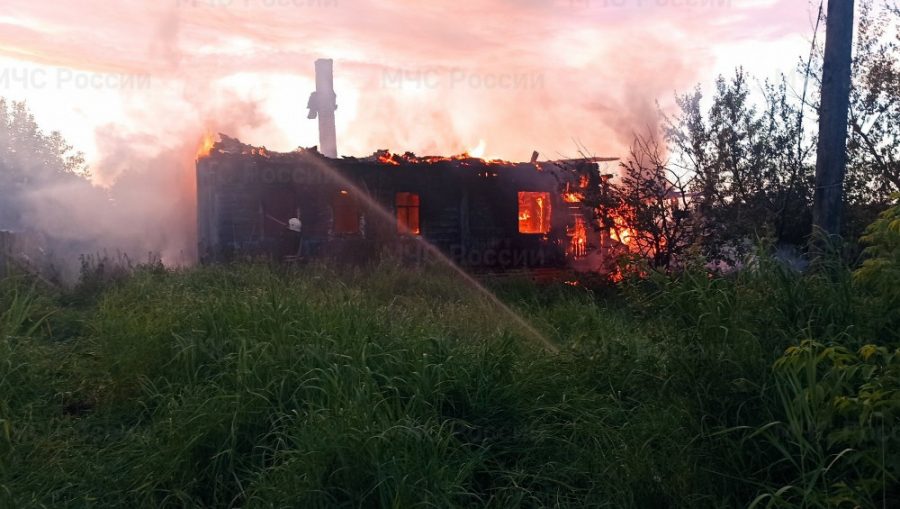 В красногорском селе в сгоревшем днем доме пострадал один человек