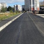 В Брянске на улице Тельмана скоро завершат укладку асфальта на обновленной дороге