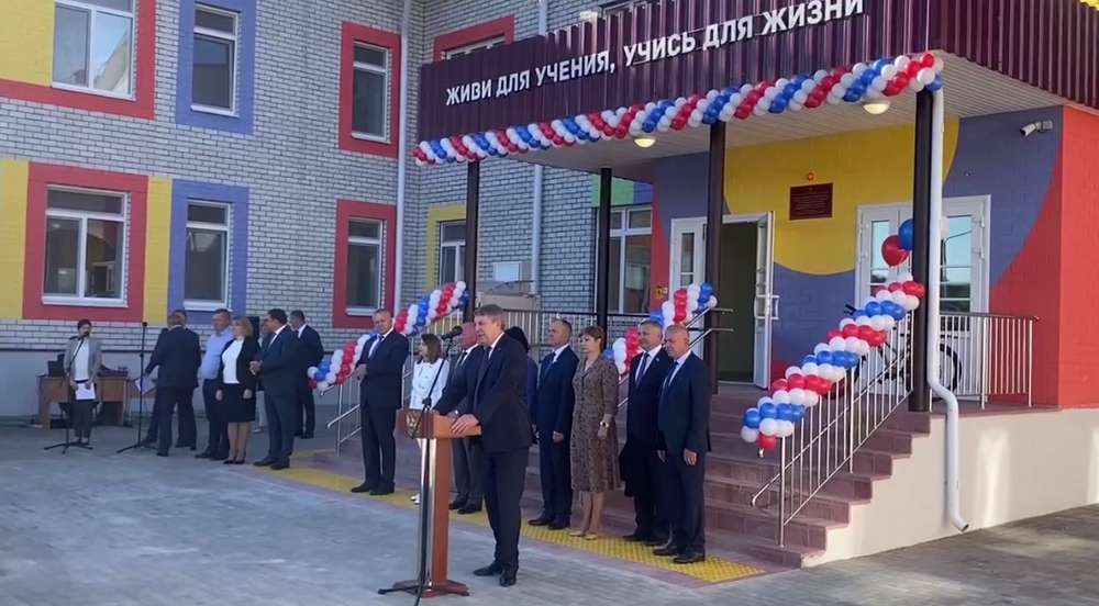 Брянский губернатор Богомаз в День знаний открыл школу в Журиничах