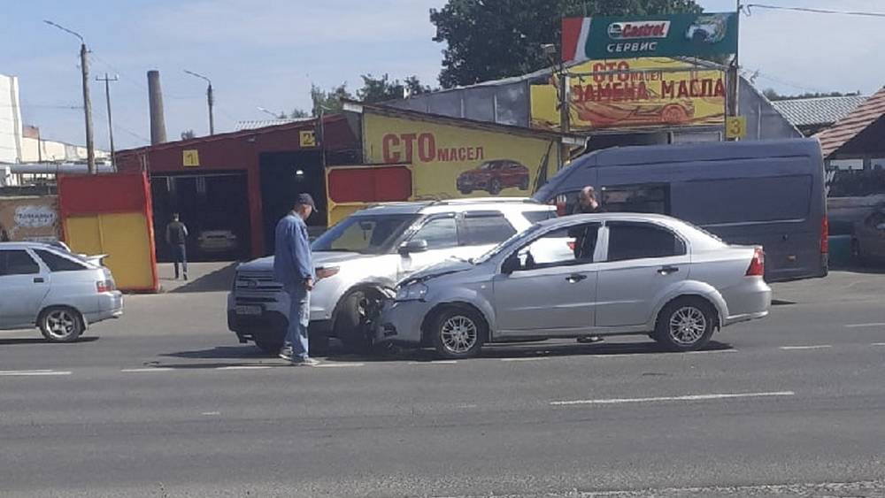 В Брянске два автомобиля разбились возле Бежицкого хлебокомбината
