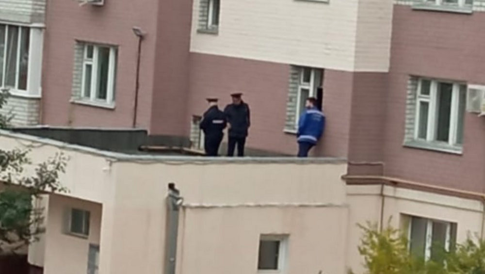 В Брянске на улице Романа Брянского мужчина упал с 7-го этажа дома