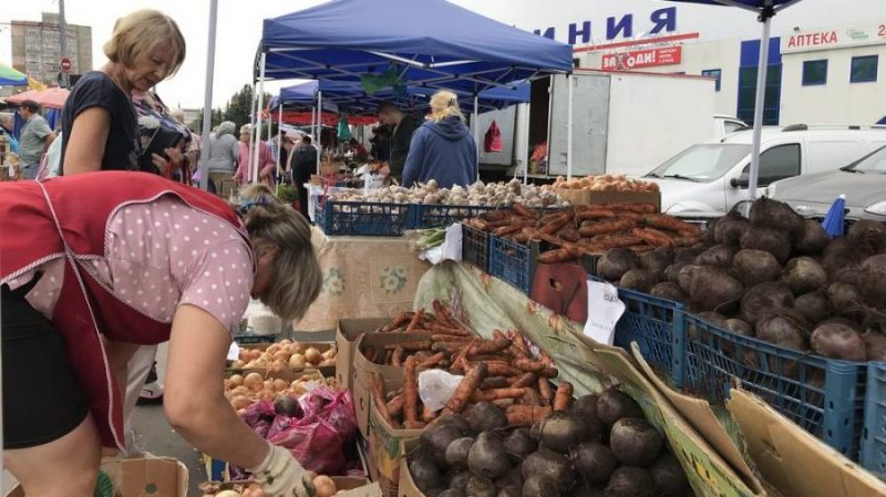 В Брянске на ярмарке 8 октября продали почти 81 тонну картофеля и 5 тонн яблок