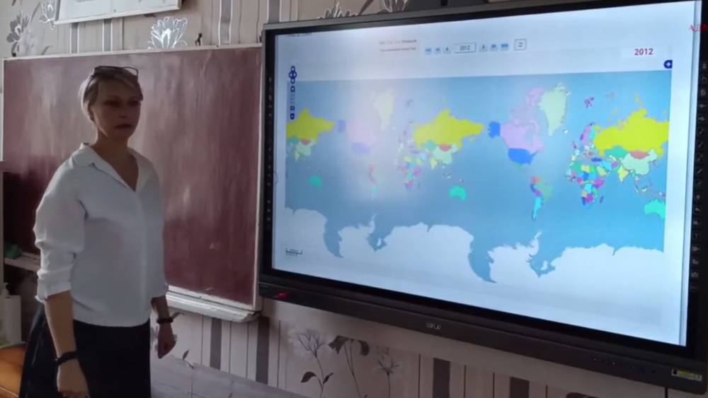 В подшефную Брянку ЛНР из Брянска привезли 11 интерактивных досок для детей