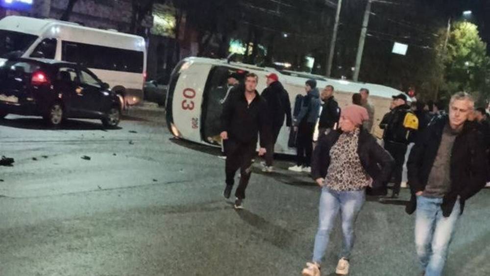 В Брянске ГИБДД сообщила о серьезном ДТП с перевернувшейся машиной скорой помощи