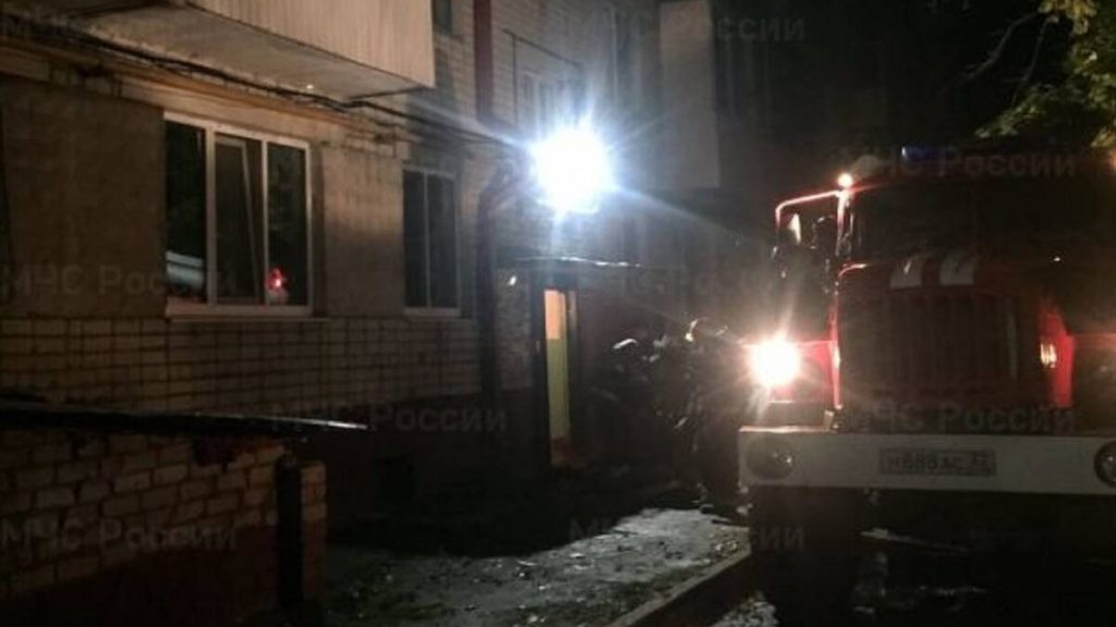 В Дятькове из-за пожара в квартире многоквартирного дома эвакуировали 20 человек