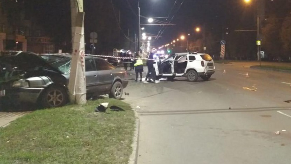 В Брянске в ДТП на Московском проспекте погибла девушка и покалечились два человека