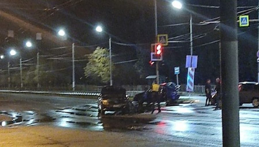 В Брянске на проспекте Московском столкнулись два легковых автомобиля
