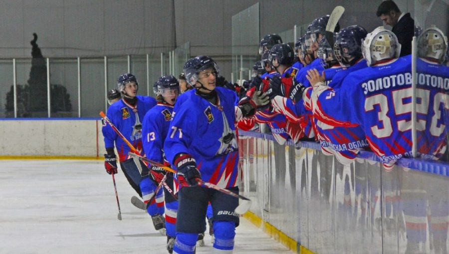 Брянские хоккеисты в Мурманске обыграли «Арктику» со счетом 4:2